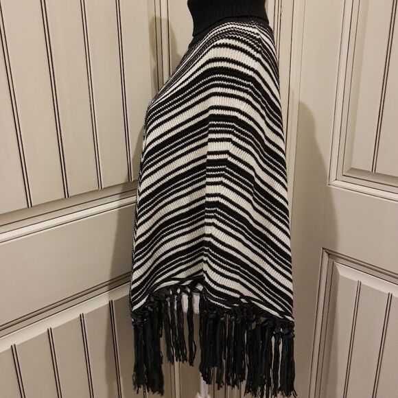 Dana Bachman black ivory white  Leather guede fringe poncho turtleneck shrug - Picture 6 of 10